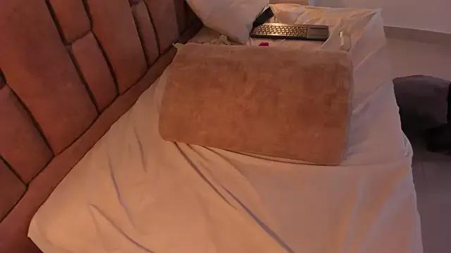 victoriaroyce1 on StripChat