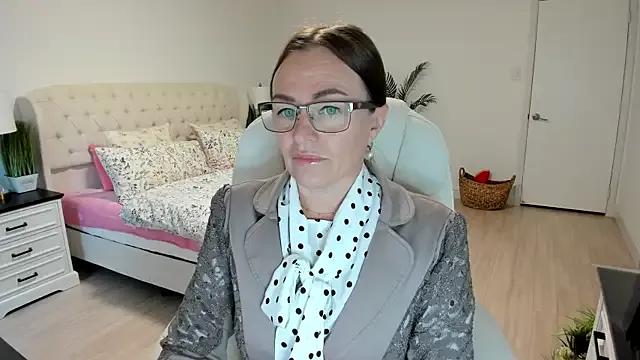 Vika73 on StripChat