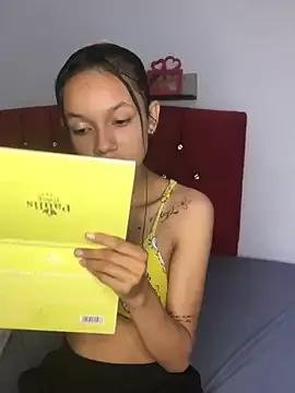 Freechat violeta_18x on StripChat