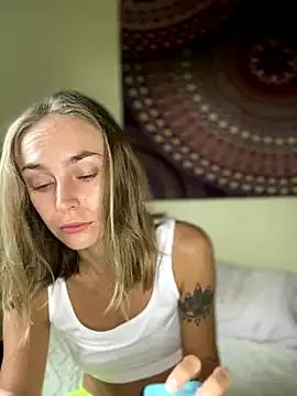 Freechat White_mistress on StripChat