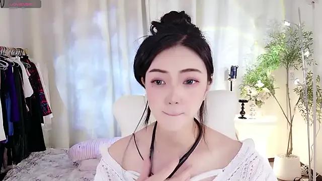 yangyang-777 on StripChat