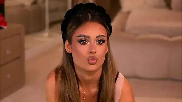 Freechat YasmineShaw on StripChat