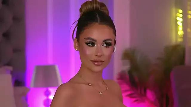 Freechat YasmineShaw on StripChat