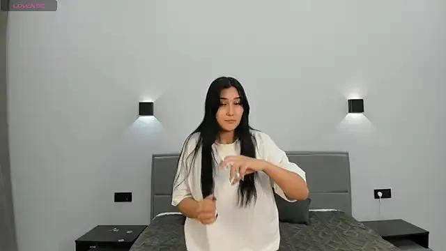 Yunamini on StripChat